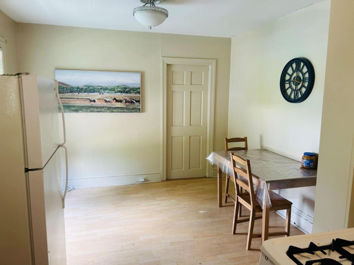 Nice Bedroom In Lincoln With Shared Bathroom 1 Exterior foto
