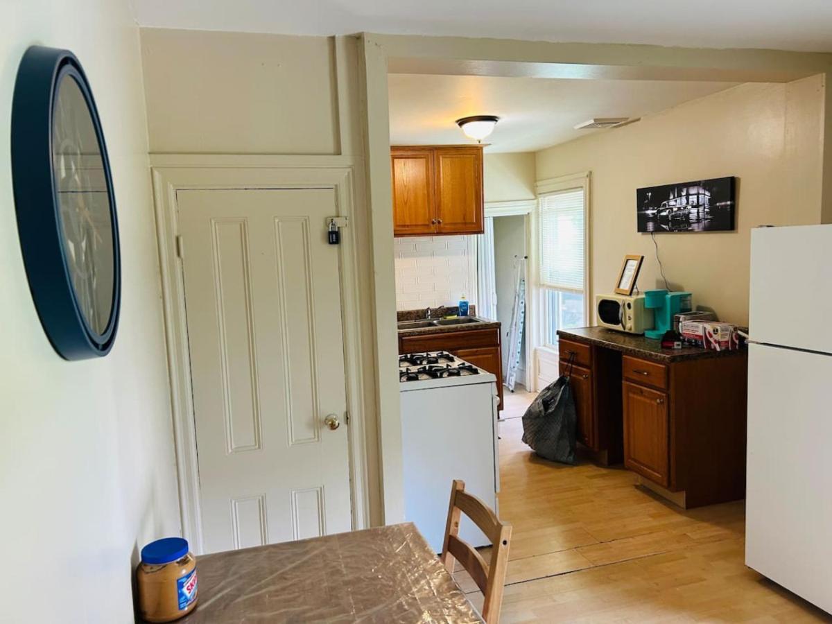 Nice Bedroom In Lincoln With Shared Bathroom 1 Exterior foto